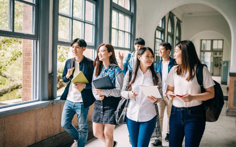 Rèn kỹ năng nghe và nói bằng các đoạn hội thoại thực tế